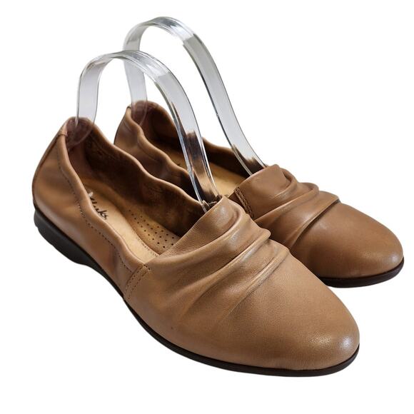 Clarks Womens Jenette Ruby Leather Slip On Flats Size 8.5 Tan Praline Comfort - Picture 1 of 9